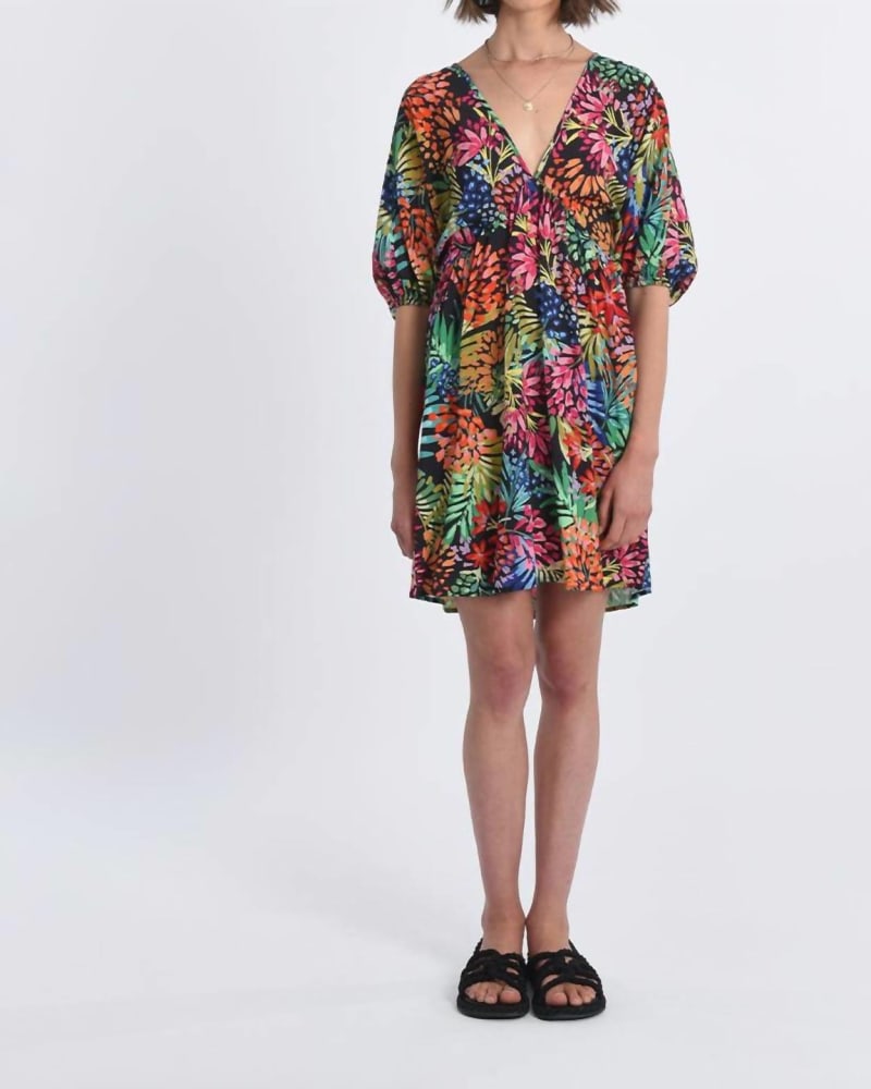 Front of a model wearing a size L Ladies V-Neck Printed Dress In Mareva in Mareva by MOLLY BRACKEN. | dia_product_style_image_id:359562